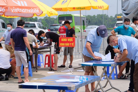 Bộ TT-TT đề nghị duy trì đội ngũ shipper, tăng cung ứng hàng hóa trên sàn thương mại điện tử - Ảnh 1. Bộ TT-TT đề nghị duy trì đội ngũ shipper, tăng cung ứng hàng hóa trên sàn thương mại điện tử - Ảnh 1.