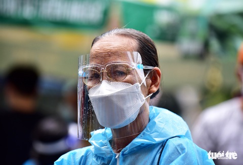 Tạm biệt TP.HCM về quê nhà tránh dịch, nhiều người dân bước lên tàu mà nước mắt cứ rơi - Ảnh 4. Tạm biệt TP.HCM về quê nhà tránh dịch, nhiều người dân bước lên tàu mà nước mắt cứ rơi - Ảnh 4.