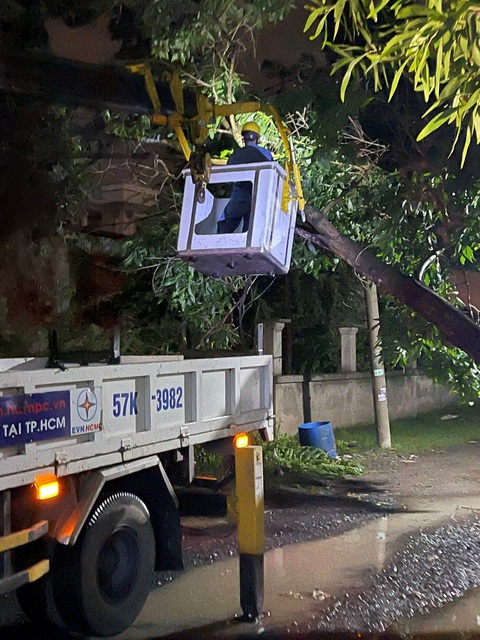 Điện lực TP.HCM cảnh báo an toàn điện mùa mưa - Ảnh 1. Điện lực TP.HCM cảnh báo an toàn điện mùa mưa - Ảnh 1.