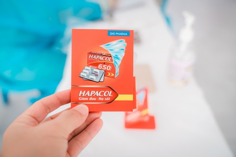 Khi nào nên uống thuốc hạ sốt sau tiêm vắc xin COVID-19? - Ảnh 2. Khi nào nên uống thuốc hạ sốt sau tiêm vắc xin COVID-19? - Ảnh 2.