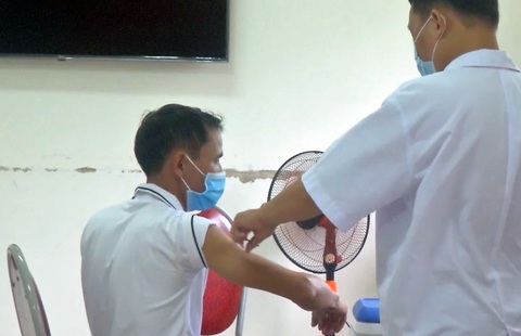 Bí thư Bà Rịa - Vũng Tàu: Đủ vắc xin để tiêm miễn phí cho 70% người dân - Ảnh 2. Bí thư Bà Rịa - Vũng Tàu: Đủ vắc xin để tiêm miễn phí cho 70% người dân - Ảnh 2.
