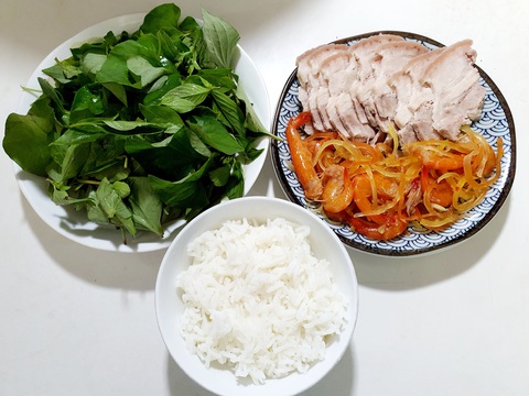 Khổ qua dồn thịt, cá thu kho, chiên xốt cà... đủ món ngon nhờ mẹ chồng lo xa - Ảnh 3. Khổ qua dồn thịt, cá thu kho, chiên xốt cà... đủ món ngon nhờ mẹ chồng lo xa - Ảnh 3.