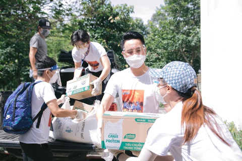 Nguyễn Phi Hùng gieo năng lượng tích cực, niềm tin chống dịch qua âm nhạc - Ảnh 5. Nguyễn Phi Hùng gieo năng lượng tích cực, niềm tin chống dịch qua âm nhạc - Ảnh 5.