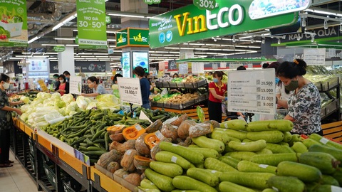 VinMart/VinMart+ tăng lượng cung ứng hàng hóa, tặng bảo hiểm cho khách hàng - Ảnh 1. VinMart/VinMart+ tăng lượng cung ứng hàng hóa, tặng bảo hiểm cho khách hàng - Ảnh 1.