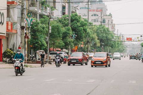 Bắc Giang nhộn nhịp trong ngày đầu tiên trở lại bình thường mới - Ảnh 2. Bắc Giang nhộn nhịp trong ngày đầu tiên trở lại bình thường mới - Ảnh 2.