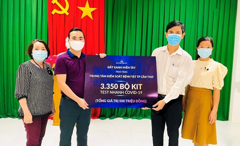 Đất Xanh Miền Tây tặng 3.350 bộ kit - test nhanh COVID-19 cho TP Cần Thơ - Ảnh 1. Đất Xanh Miền Tây tặng 3.350 bộ kit - test nhanh COVID-19 cho TP Cần Thơ - Ảnh 1.