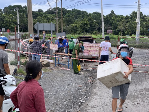 HỎI - ĐÁP về dịch COVID-19: Giao thực phẩm cho khu cách ly cần giấy tờ gì? - Ảnh 1. HỎI - ĐÁP về dịch COVID-19: Giao thực phẩm cho khu cách ly cần giấy tờ gì? - Ảnh 1.