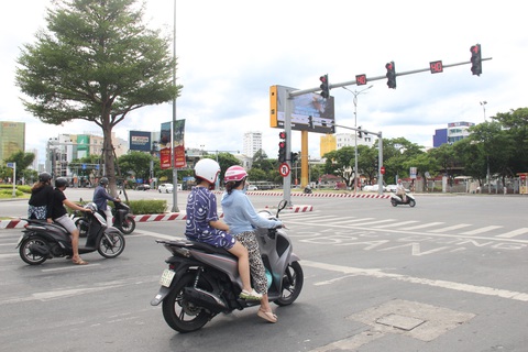 Đà Nẵng: Đề xuất hạn chế người dân ra đường từ 20h - 6h - Ảnh 1. Đà Nẵng: Đề xuất hạn chế người dân ra đường từ 20h - 6h - Ảnh 1.
