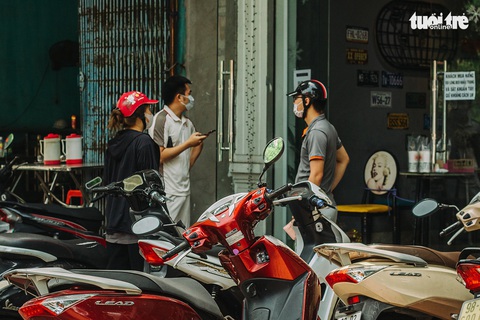 Bắc Giang nhộn nhịp trong ngày đầu tiên trở lại bình thường mới - Ảnh 3. Bắc Giang nhộn nhịp trong ngày đầu tiên trở lại bình thường mới - Ảnh 3.
