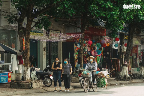 Bắc Giang nhộn nhịp trong ngày đầu tiên trở lại bình thường mới - Ảnh 4. Bắc Giang nhộn nhịp trong ngày đầu tiên trở lại bình thường mới - Ảnh 4.