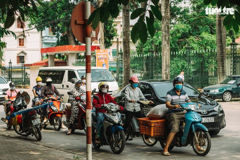Bắc Giang nhộn nhịp trong ngày đầu tiên trở lại bình thường mới - Ảnh 8. Bắc Giang nhộn nhịp trong ngày đầu tiên trở lại bình thường mới - Ảnh 8.