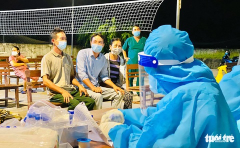 Cho F1 về thăm vợ sinh, chủ tịch xã bị tạm đình chỉ công tác 14 ngày - Ảnh 1. Cho F1 về thăm vợ sinh, chủ tịch xã bị tạm đình chỉ công tác 14 ngày - Ảnh 1.