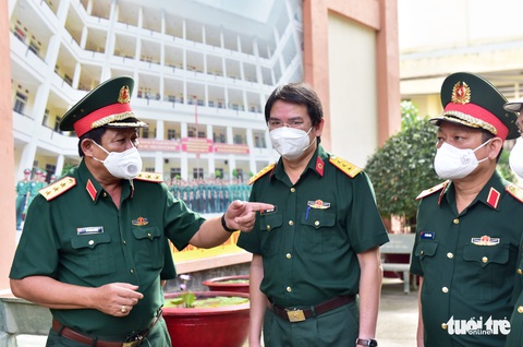Hàng trăm quân nhân ứng cứu ngân hàng máu Bệnh viện Quân y 175 - Ảnh 4. Hàng trăm quân nhân ứng cứu ngân hàng máu Bệnh viện Quân y 175 - Ảnh 4.