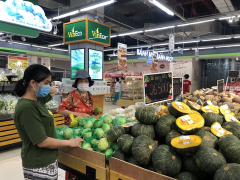 VinMart/VinMart+ tăng lượng cung ứng hàng hóa, tặng bảo hiểm cho khách hàng - Ảnh 3. VinMart/VinMart+ tăng lượng cung ứng hàng hóa, tặng bảo hiểm cho khách hàng - Ảnh 3.