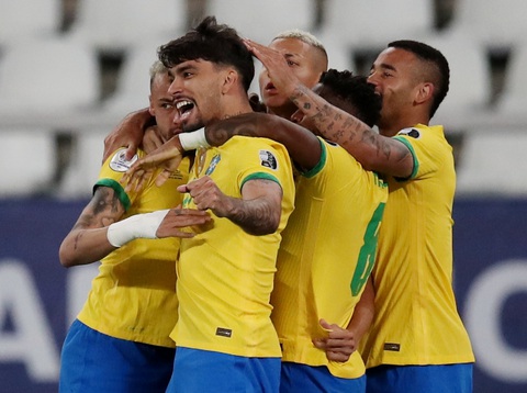 Jesus bị đuổi vì đá kungfu vào mặt đối thủ, Brazil vẫn thắng Chile vào bán kết - Ảnh 1. Jesus bị đuổi vì đá kungfu vào mặt đối thủ, Brazil vẫn thắng Chile vào bán kết - Ảnh 1.
