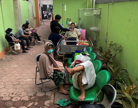 Indonesia chới với trong dịch, Mỹ cam kết chuyển gấp 4 triệu liều vắc xin - Ảnh 1. Indonesia chới với trong dịch, Mỹ cam kết chuyển gấp 4 triệu liều vắc xin - Ảnh 1.