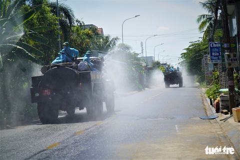 Tiền Giang phun xịt khử khuẩn trên diện rộng để ngừa COVID-19 - Ảnh 6. Tiền Giang phun xịt khử khuẩn trên diện rộng để ngừa COVID-19 - Ảnh 6.
