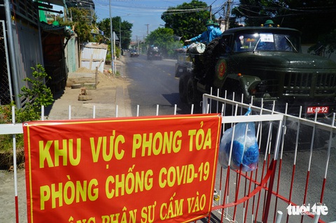 Tiền Giang phun xịt khử khuẩn trên diện rộng để ngừa COVID-19 - Ảnh 5. Tiền Giang phun xịt khử khuẩn trên diện rộng để ngừa COVID-19 - Ảnh 5.