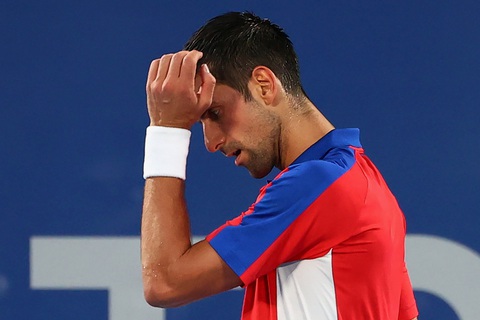 Thua Zverev, Djokovic tan mộng HCV Olympic và Golden Slam - Ảnh 1. Thua Zverev, Djokovic tan mộng HCV Olympic và Golden Slam - Ảnh 1.