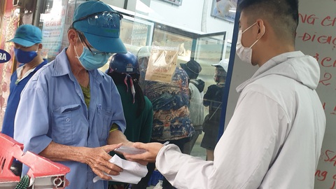 Rà soát quy mô dân số, số lượng điểm bán hàng để áp dụng phiếu mua hàng thiết yếu - Ảnh 1. Rà soát quy mô dân số, số lượng điểm bán hàng để áp dụng phiếu mua hàng thiết yếu - Ảnh 1.