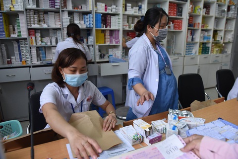 Bộ Y tế: Tuyệt đối không để thiếu thuốc, lợi dụng dịch COVID-19 đẩy giá tăng cao - Ảnh 1. Bộ Y tế: Tuyệt đối không để thiếu thuốc, lợi dụng dịch COVID-19 đẩy giá tăng cao - Ảnh 1.
