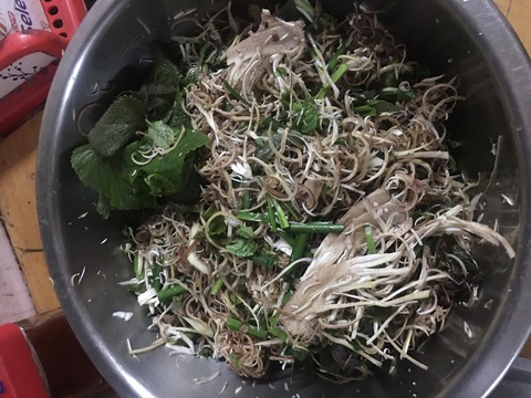 Bún nước lèo nấu từ mắm bò hóc, tặng người miền Tây ở thành phố những ngày giãn cách - Ảnh 3. Bún nước lèo nấu từ mắm bò hóc, tặng người miền Tây ở thành phố những ngày giãn cách - Ảnh 3.