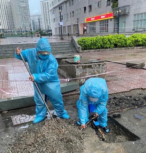 Cấp nước Gia Định gắn đồng hồ trong ngày cho khu cách ly COVID-19 - Ảnh 1. Cấp nước Gia Định gắn đồng hồ trong ngày cho khu cách ly COVID-19 - Ảnh 1.