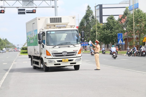 Cần Thơ không cho xe và người bên ngoài vào thành phố từ tối 30-7 - Ảnh 1. Cần Thơ không cho xe và người bên ngoài vào thành phố từ tối 30-7 - Ảnh 1.