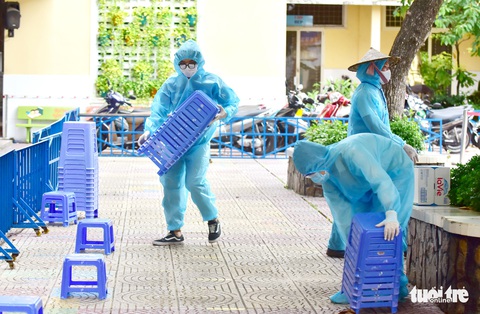 Con gái theo cha đi chống dịch - Ảnh 13. Con gái theo cha đi chống dịch - Ảnh 13.
