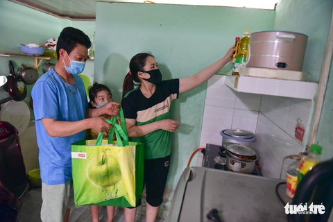 Còn một ngày đóng góp cho Giỏ quà nghĩa tình - Ảnh 3. Còn một ngày đóng góp cho Giỏ quà nghĩa tình - Ảnh 3.
