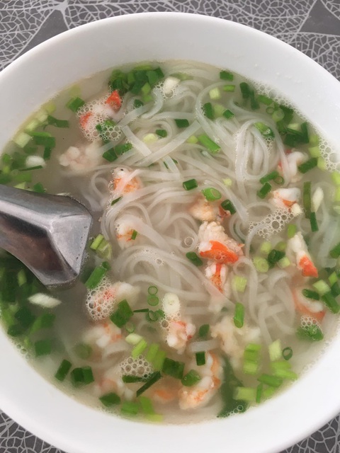 Bánh xèo, mì trộn kiểu Ý, mì Chũ nấu tôm: Đơn giản bữa sáng tại gia - Ảnh 6. Bánh xèo, mì trộn kiểu Ý, mì Chũ nấu tôm: Đơn giản bữa sáng tại gia - Ảnh 6.