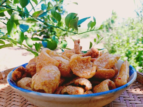 Tự làm snack da heo nhâm nhi tuyệt ngon tại nhà - Ảnh 1. Tự làm snack da heo nhâm nhi tuyệt ngon tại nhà - Ảnh 1.