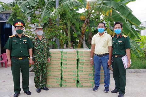 Hậu phương gửi ‘tình’ cùng tuyến đầu chống dịch - Ảnh 3. Hậu phương gửi ‘tình’ cùng tuyến đầu chống dịch - Ảnh 3.
