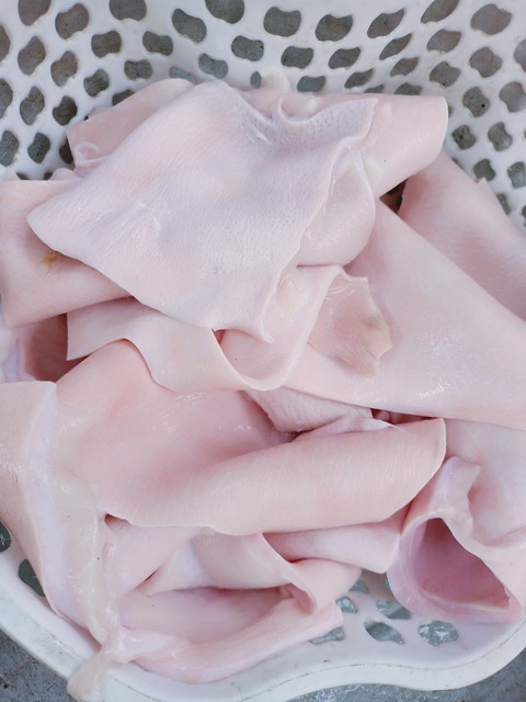 Tự làm snack da heo nhâm nhi tuyệt ngon tại nhà - Ảnh 3. Tự làm snack da heo nhâm nhi tuyệt ngon tại nhà - Ảnh 3.