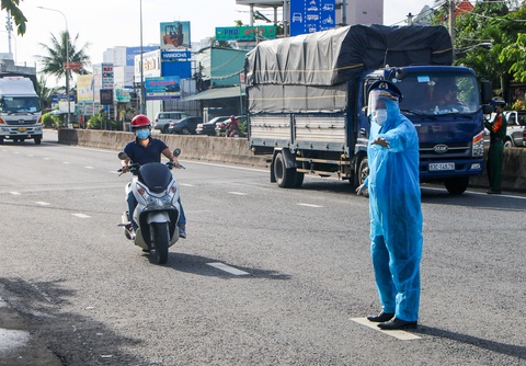 TP.HCM: Các chốt kiểm soát chống dịch thông thoáng hơn - Ảnh 4. TP.HCM: Các chốt kiểm soát chống dịch thông thoáng hơn - Ảnh 4.
