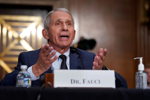 Ông Fauci: Mỹ nên sớm phê duyệt đầy đủ cho vắc xin COVID-19 - Ảnh 1. Ông Fauci: Mỹ nên sớm phê duyệt đầy đủ cho vắc xin COVID-19 - Ảnh 1.