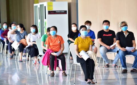 Tiêm vắc xin sớm bước vào nước rút - Ảnh 2. Tiêm vắc xin sớm bước vào nước rút - Ảnh 2.