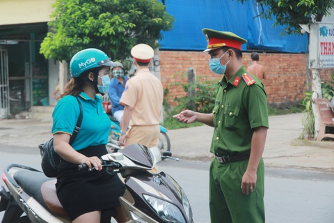 Nhiều tỉnh, thành phía Nam kéo dài thực hiện chỉ thị 16 - Ảnh 1. Nhiều tỉnh, thành phía Nam kéo dài thực hiện chỉ thị 16 - Ảnh 1.