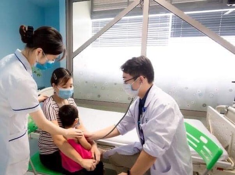 Phẫu thuật cứu sống bé gái 22 tháng tuổi nuốt phải pin - Ảnh 1. Phẫu thuật cứu sống bé gái 22 tháng tuổi nuốt phải pin - Ảnh 1.
