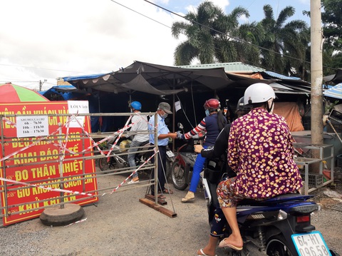 Thành phố Vĩnh Long thành lập tổ đi chợ giúp dân - Ảnh 1. Thành phố Vĩnh Long thành lập tổ đi chợ giúp dân - Ảnh 1.