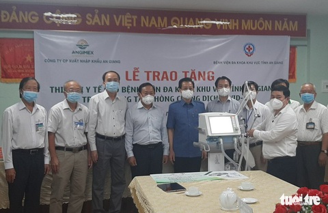 Angimex tặng xe cứu thương, máy thở cho Bệnh viện Đa khoa khu vực Châu Đốc - Ảnh 2. Angimex tặng xe cứu thương, máy thở cho Bệnh viện Đa khoa khu vực Châu Đốc - Ảnh 2.