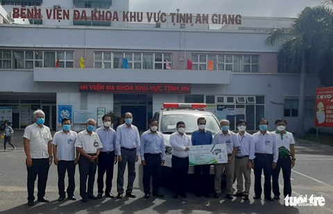 Angimex tặng xe cứu thương, máy thở cho Bệnh viện Đa khoa khu vực Châu Đốc - Ảnh 1. Angimex tặng xe cứu thương, máy thở cho Bệnh viện Đa khoa khu vực Châu Đốc - Ảnh 1.