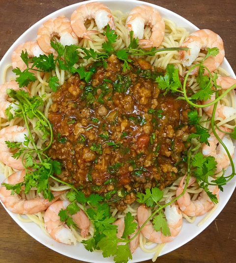 Bánh xèo, mì trộn kiểu Ý, mì Chũ nấu tôm: Đơn giản bữa sáng tại gia - Ảnh 5. Bánh xèo, mì trộn kiểu Ý, mì Chũ nấu tôm: Đơn giản bữa sáng tại gia - Ảnh 5.