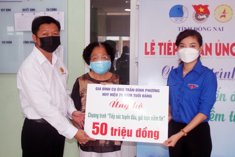 Gia đình cận vệ Bác Hồ ủng hộ 50 triệu tiền phúng điếu tiếp sức tuyến đầu chống dịch - Ảnh 1. Gia đình cận vệ Bác Hồ ủng hộ 50 triệu tiền phúng điếu tiếp sức tuyến đầu chống dịch - Ảnh 1.
