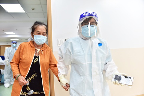Khẩn cấp tăng cường năng lực hồi sức - Ảnh 2. Khẩn cấp tăng cường năng lực hồi sức - Ảnh 2.