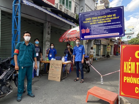 34 phường của Thủ Đức lập các chốt ‘tổ dân phố an toàn, không COVID-19’ - Ảnh 1. 34 phường của Thủ Đức lập các chốt ‘tổ dân phố an toàn, không COVID-19’ - Ảnh 1.