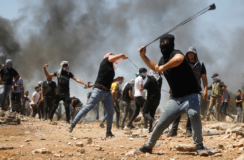 Israel không kích trả đũa 2 điểm của Hamas ở dải Gaza - Ảnh 1. Israel không kích trả đũa 2 điểm của Hamas ở dải Gaza - Ảnh 1.