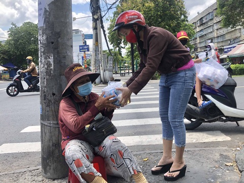 Đợt 4 dịch COVID-19, người nghèo ở TP.HCM kiệt sức với tiền trọ, bữa cơm... - Ảnh 3. Đợt 4 dịch COVID-19, người nghèo ở TP.HCM kiệt sức với tiền trọ, bữa cơm... - Ảnh 3.