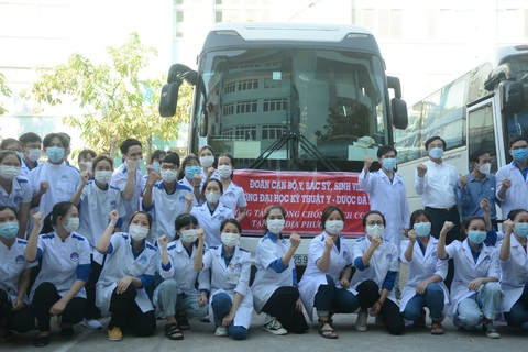 155 bác sĩ, nhân viên y tế, sinh viên Đà Nẵng chi viện cho Phú Yên và TP.HCM - Ảnh 1. 155 bác sĩ, nhân viên y tế, sinh viên Đà Nẵng chi viện cho Phú Yên và TP.HCM - Ảnh 1.