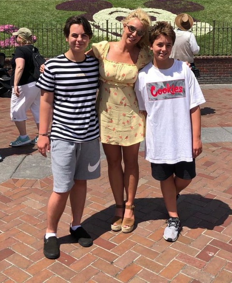 Cuộc sống ác mộng của Britney Spears: Bị đối xử như nô lệ và bị cấm sinh con - Ảnh 5. Cuộc sống ác mộng của Britney Spears: Bị đối xử như nô lệ và bị cấm sinh con - Ảnh 5.